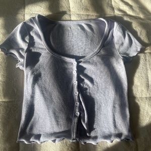 Cute cropped shirt perfect for summer